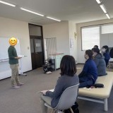 理学療法士の先生をお招きし、スタッフ向けの勉強会